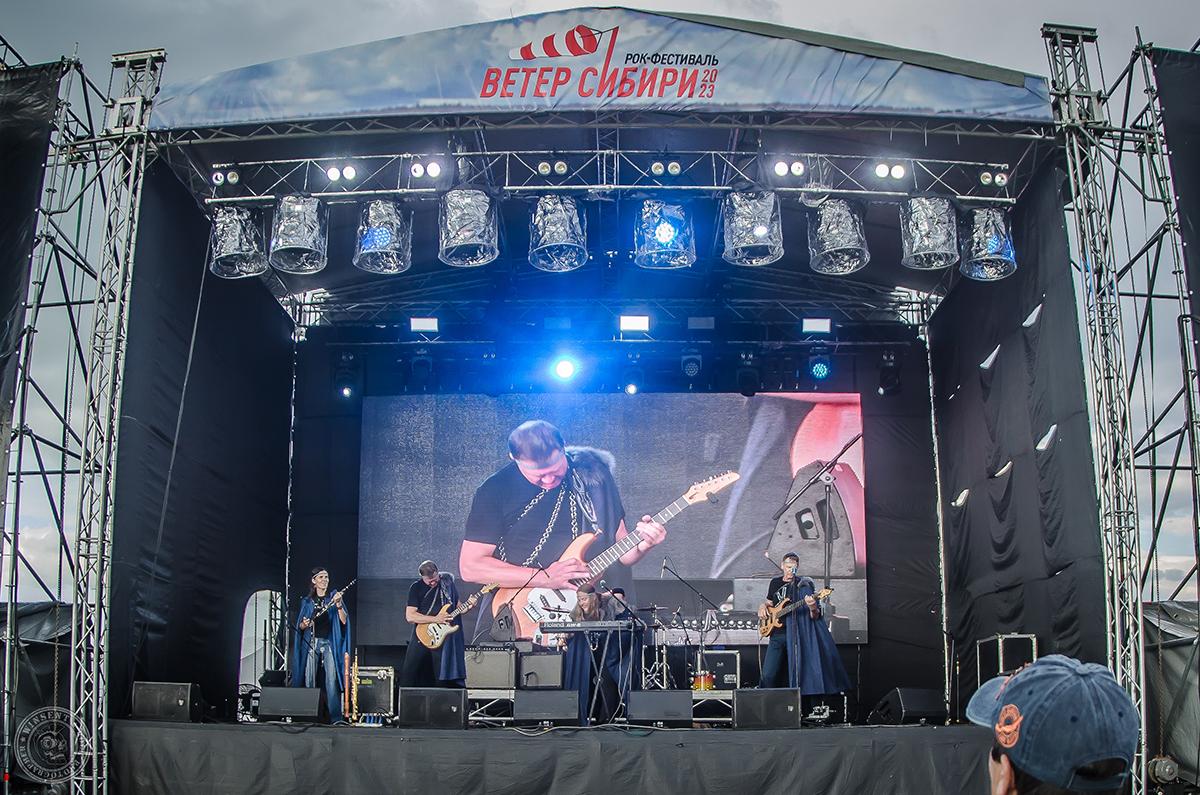 Фото В Новосибирске прошёл рок-фестиваль «Ветер Сибири-2023» 12